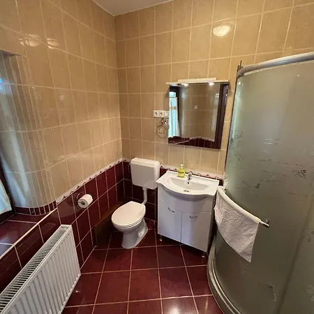 아파트 Piramis Pihenopark *