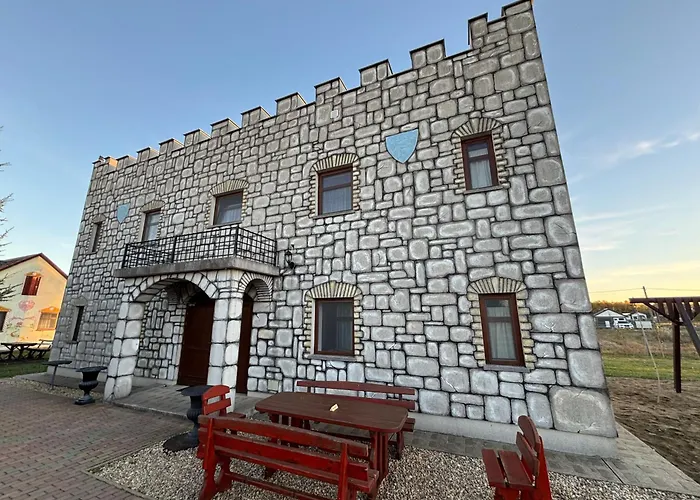 Piramis Pihenopark *